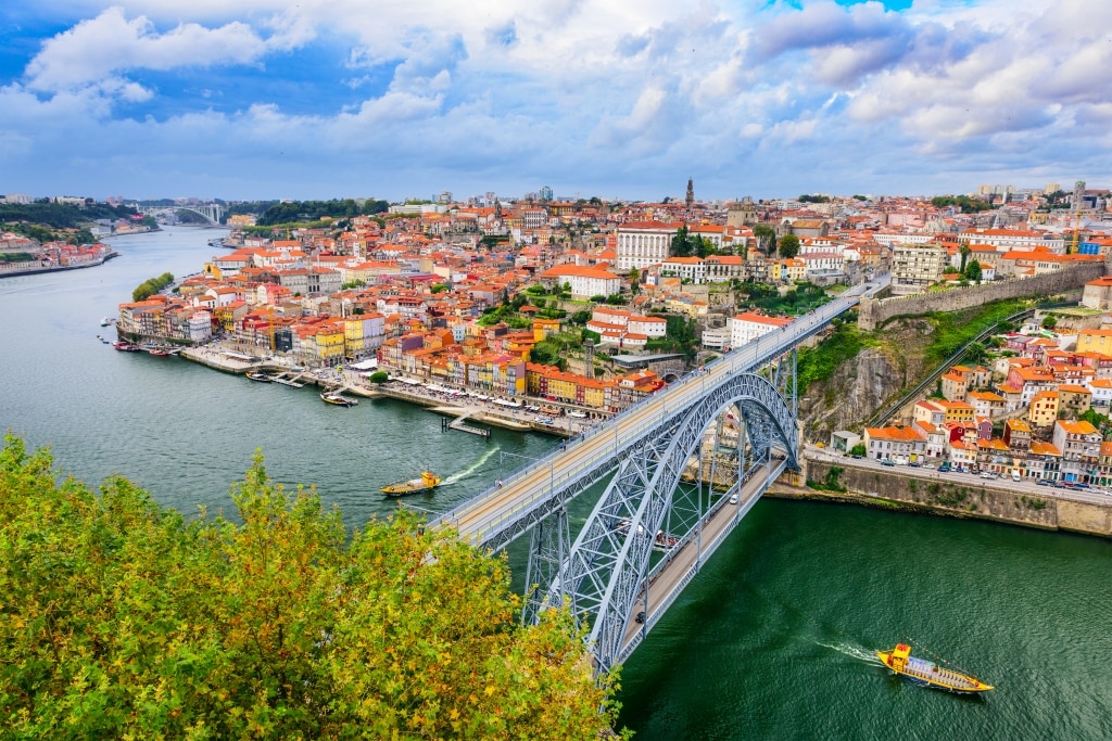 Uitzicht over Porto met de Dom Luis brug in Porto, Portugal