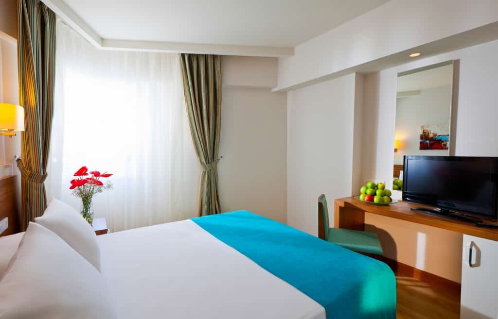 Hotelkamer van Hotel Grand Park Lara in Antalya, Turkije