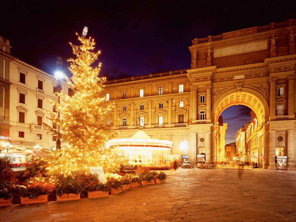 Kerstboom op het Piazza della Repubblica in Florence, Italië
