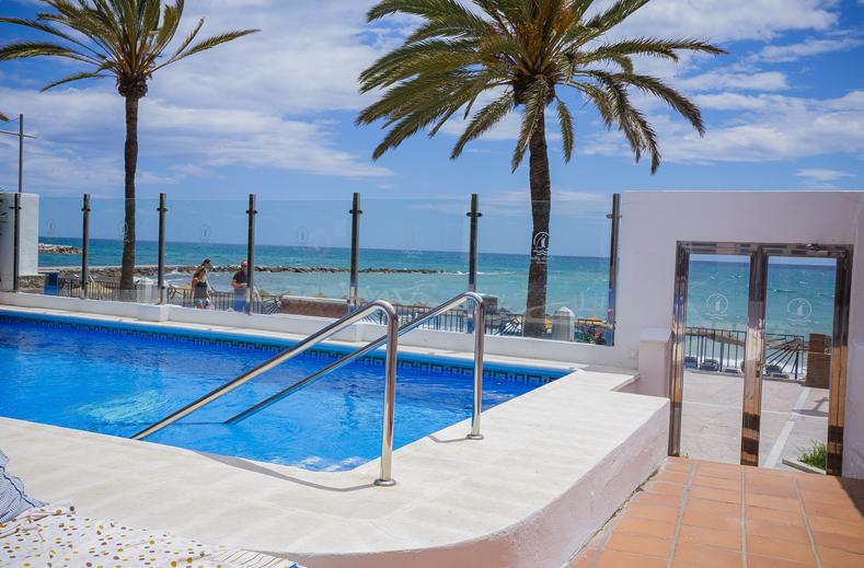 Zwembad van Puerto Azul, Marbella, Spanje