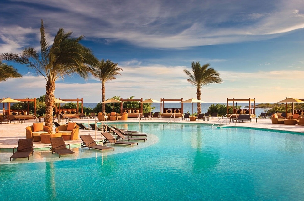 Zwembad van Santa Barbara Beach & Golf Resort in Jan Thiel Baai, Curaçao