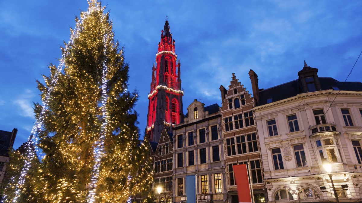 Kerstboom op de Grote Markt in Antwerpen, België