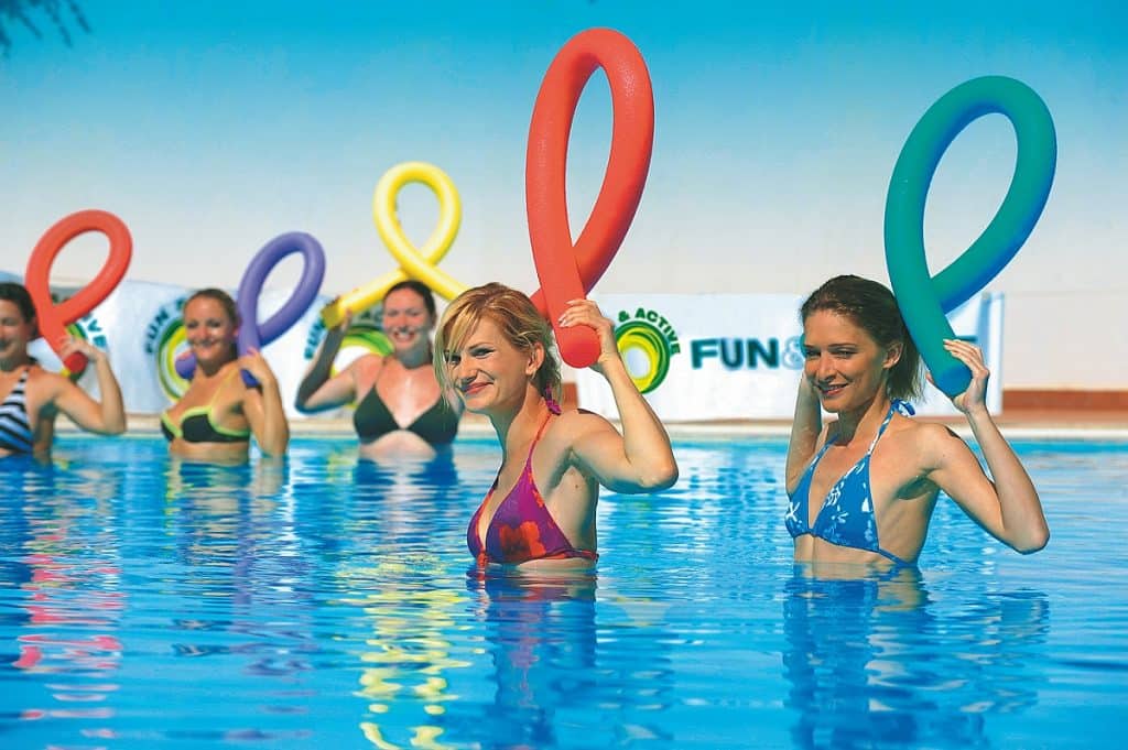 Activiteiten in het zwembad van Bel Air Azur Resort in Hurghada, Egypte