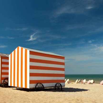 strandhuisjes op strand in belgie