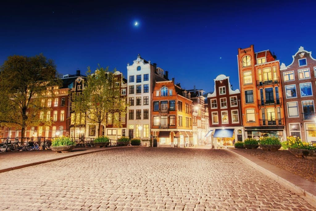 Verlichte huizen in Amsterdam, Noord-Holland