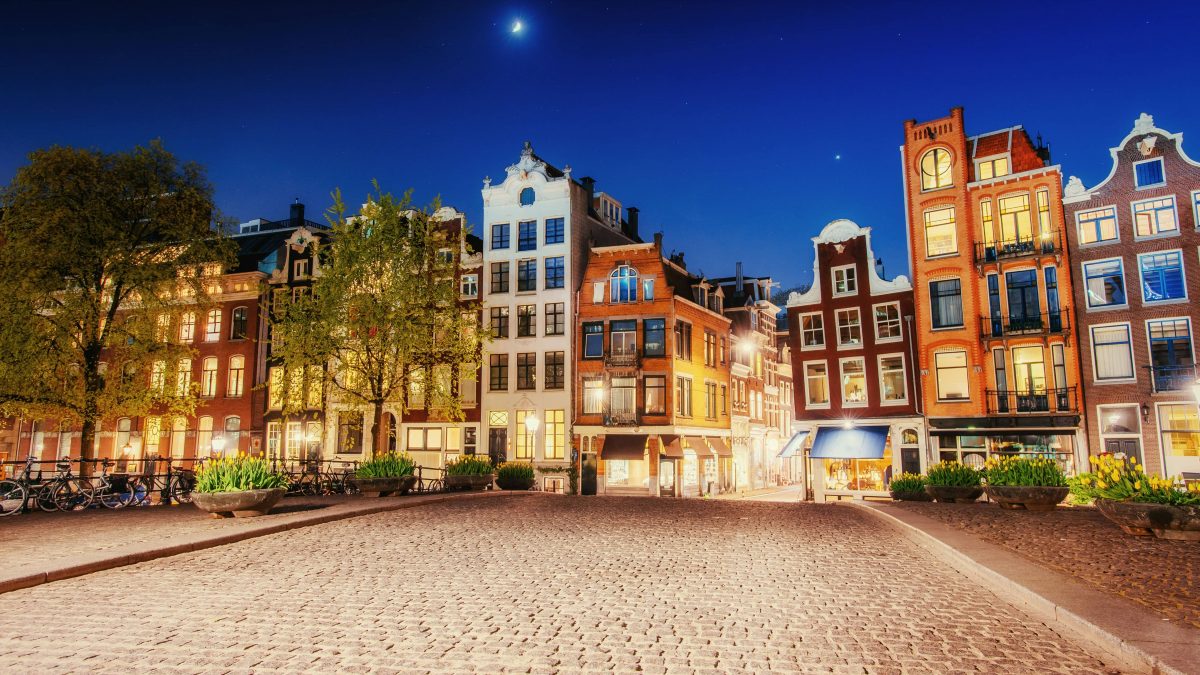 Verlichte huizen in Amsterdam, Noord-Holland