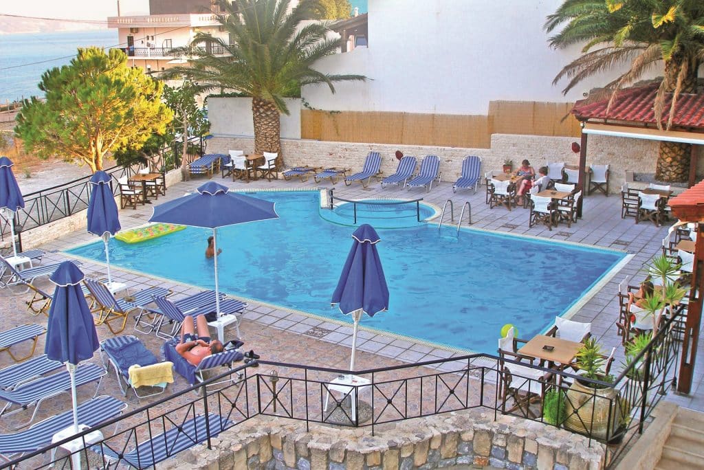 Zwembad van Areti Hotel in Agia Galini, Kreta