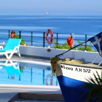 Zwembad van Sissi Bay Hotel in Sissi, Kreta