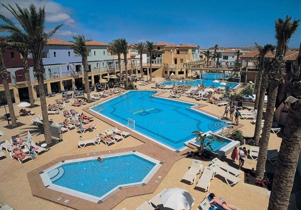 Zwembaden van Broncemar Beach Aparthotel in Caleta de Fuste, Fuerteventura