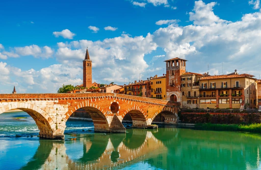 Bridge Ponte Pietra in Verona, Italië