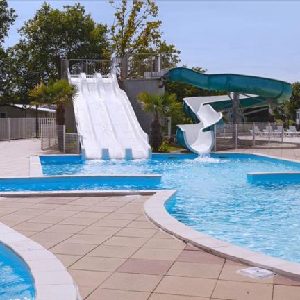 Glijbanen van camping le parc des allais in trogues, frankrijk