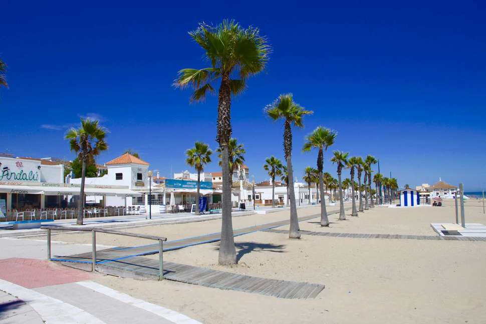 Strand bij Marble Ama Andalucia in Islantilla, Costa de la Luz, Spanje