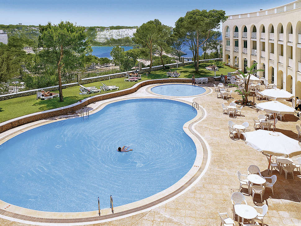 Zwembad van Hotel Floramar in Cala Galdana, Menorca