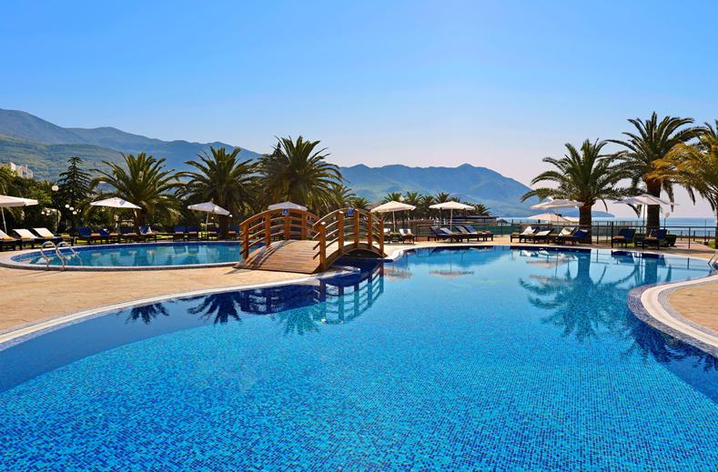 Zwembad van Iberostar Bellevue Hotel in Becici, Montenegro