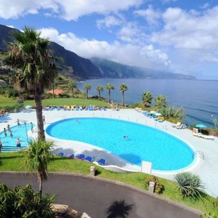 Zwembad en uitzicht van Monte Mar Palace Hotel in Ponta Delgada, Madeira