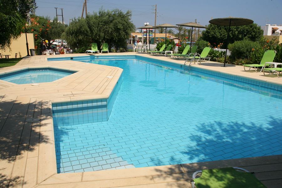 Zwembaden Hotel Theodora in Chersonissos, Kreta
