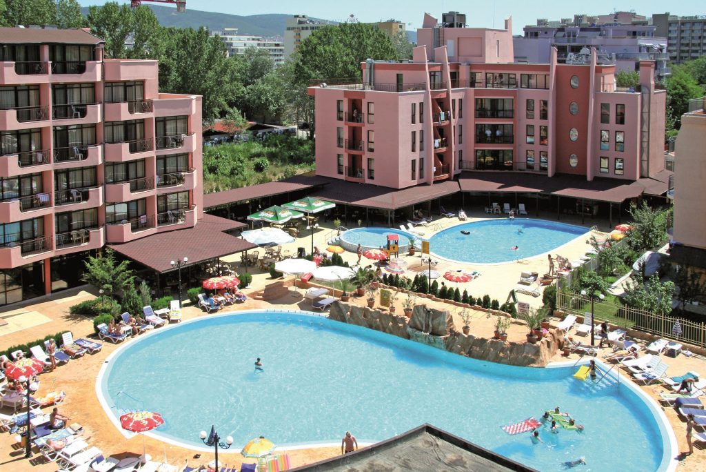 Zwembaden van hotel Izola Paradise in Sunny Beach, Bulgarije