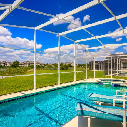 Privézwembad bij een villa in Florida, Verenigde Staten