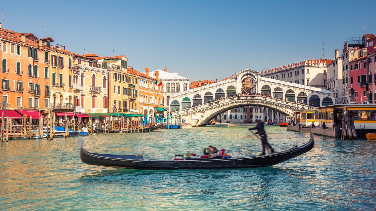 Rialto brug in Venetië, Italië