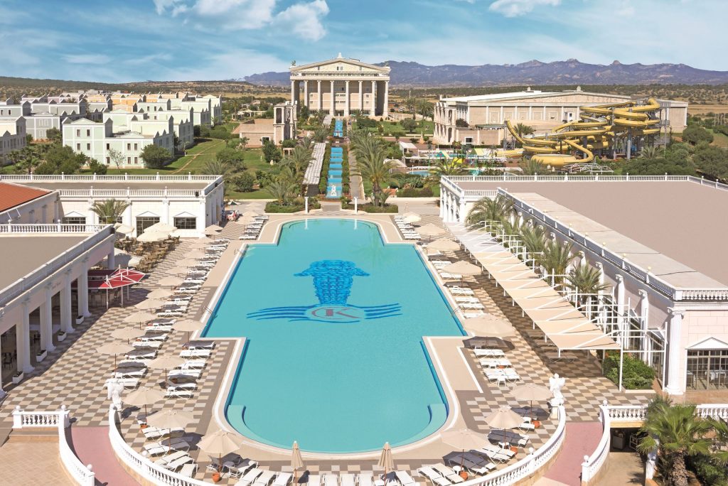Zwembad van Kaya Artemis Resort in Bafra, Noord-Cyprus