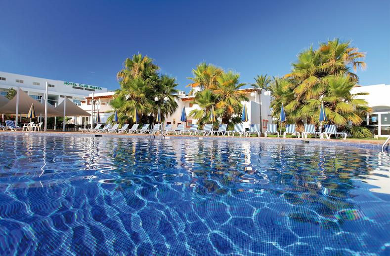 Zwembad van Sirenis Club Siesta in Santa Eulalia, Ibiza
