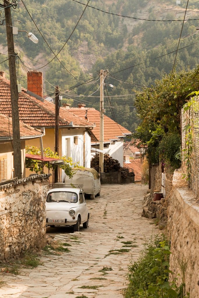 Oude oostblok auto geparkeerd in Macedonië