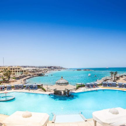 Sunny days palma de mirette in hurghada, egypte