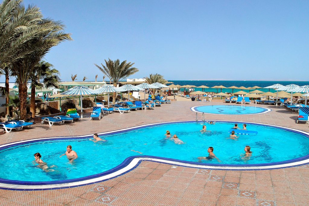 Zwembad van Triton Emire Beach Hotel in Hurghada, Egypte