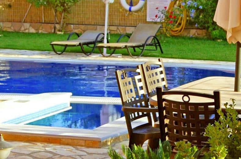Zwembad van Hotel Konstantinos in Nidri, Lefkas