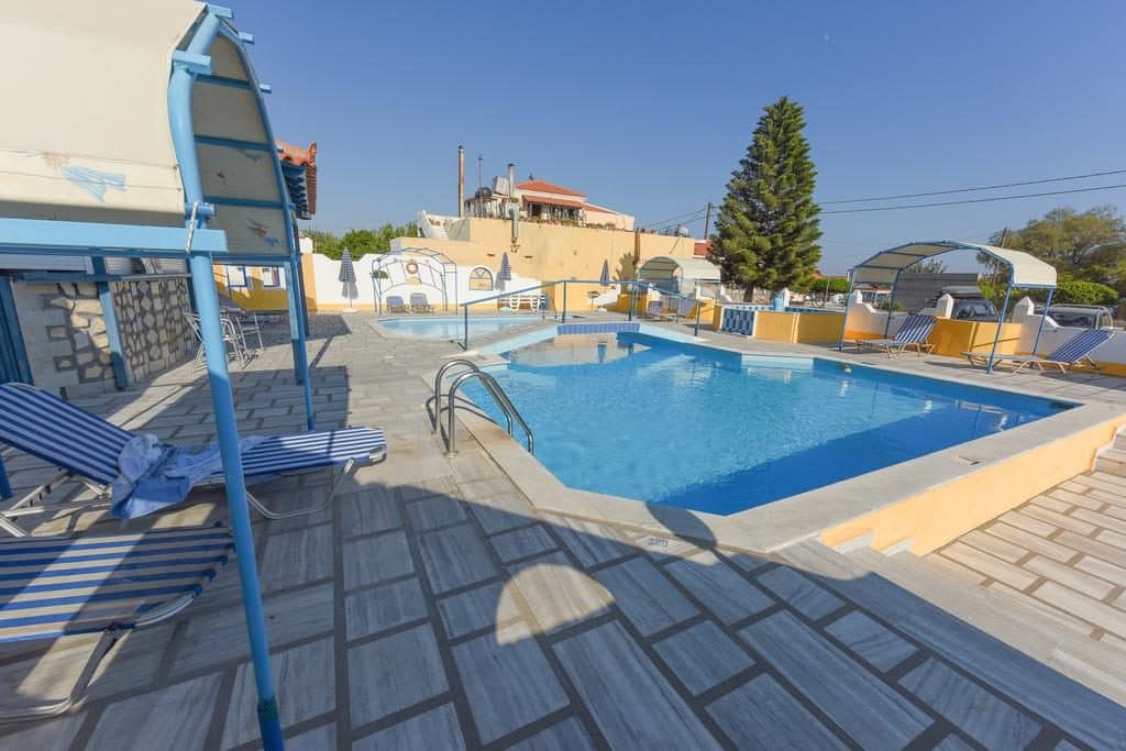 Zwembad van Pavlis Ormos appartement in Ormos, Samos