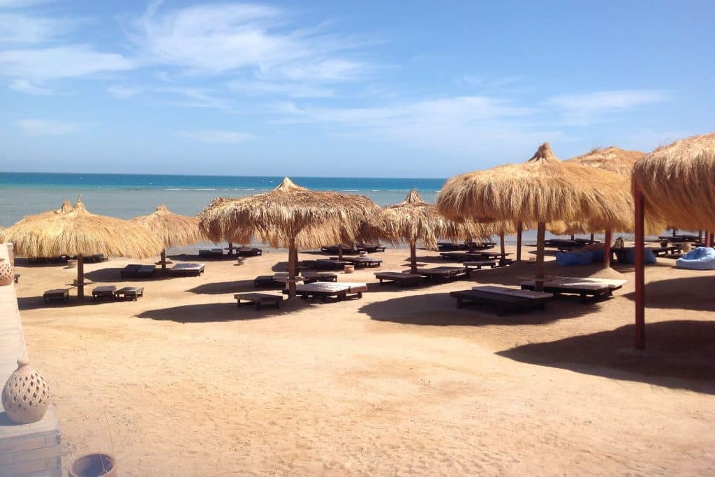 Strand van Caves Beach Resort in Hurghada, Egypte