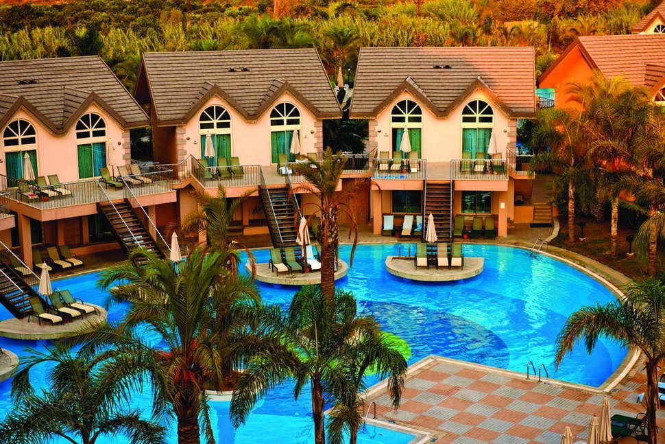 Zwembad van Long Beach Resort en Spa Deluxe in Alanya, Turkije