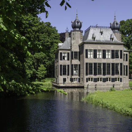 Kasteel oud-poelgeest in oestgeest, zuid-holland