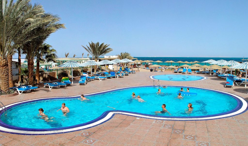 Zwembaden bij The Three Corners Empire hotel  in Hurghada, Egypte