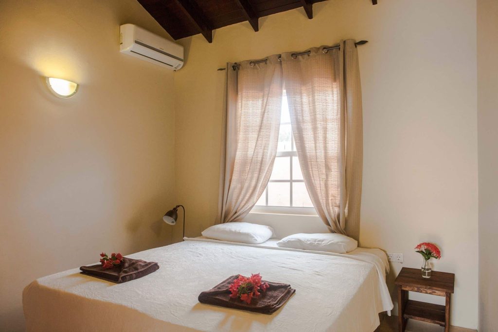 Slaapkamer van een appartement van Curinjo Resort in Willemstad, Curacao