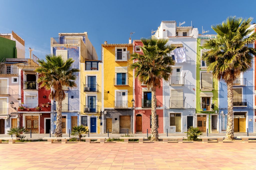 Kleurrijke huizen in Villajoyosa, Spanje