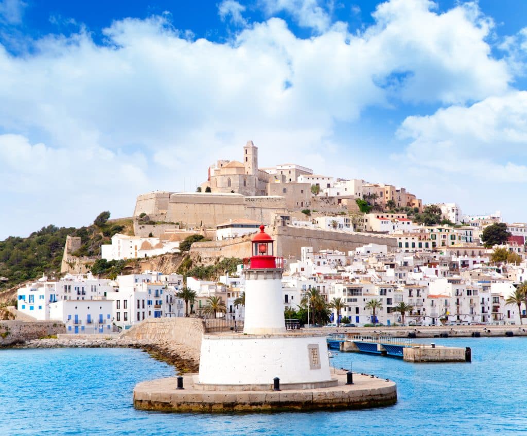 Uitzicht over Ibiza stad in Spanje