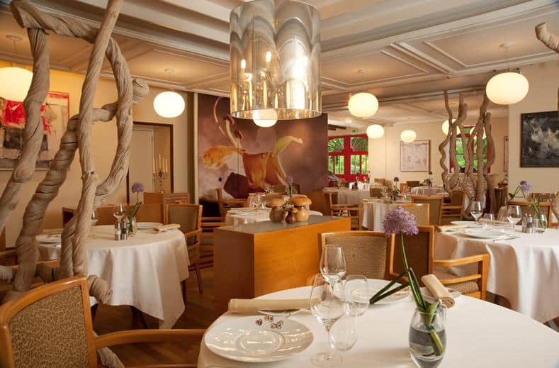 Restaurant van Hotel Le Manoir Du Lys in Bagnoles-De-L'Orne, Frankrijk