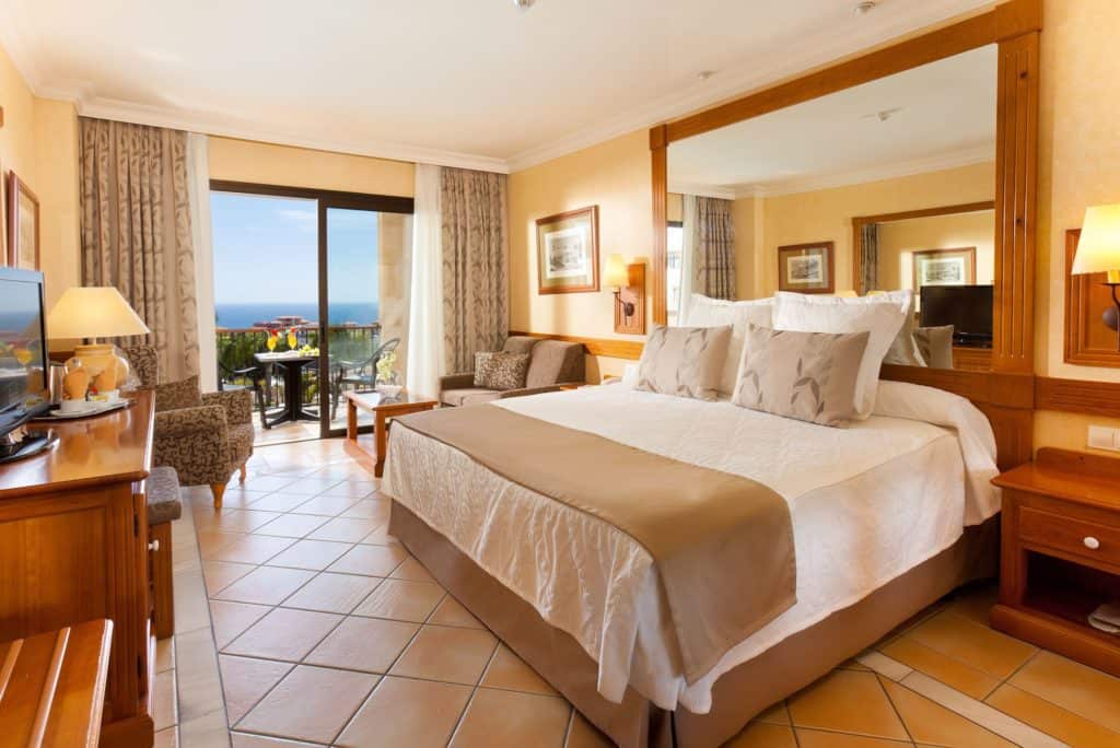 Hotelkamer van Costa Adeje Gran Hotel in Costa Adeje, Tenerife