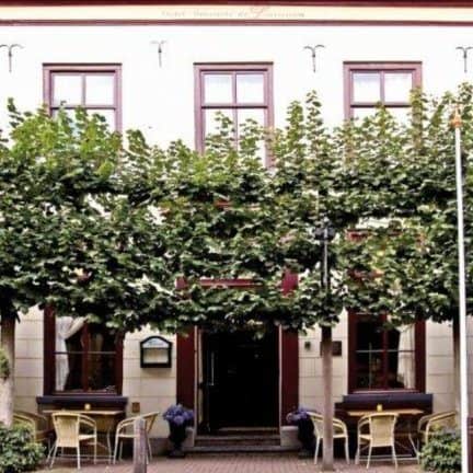 Hotel de lantscroon in 's-heerenberg, gelderland
