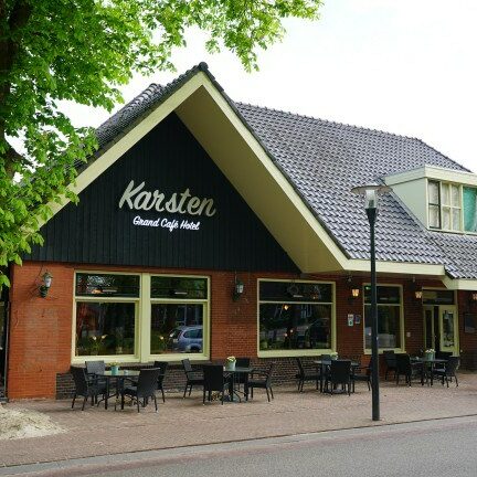 Voorzijde van grand café hotel karsten in norg