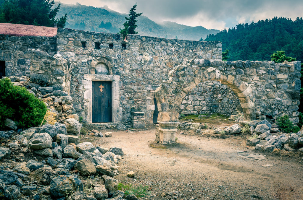 Ruïne van een kerk in Oud-Pýli op Kos, Griekenland