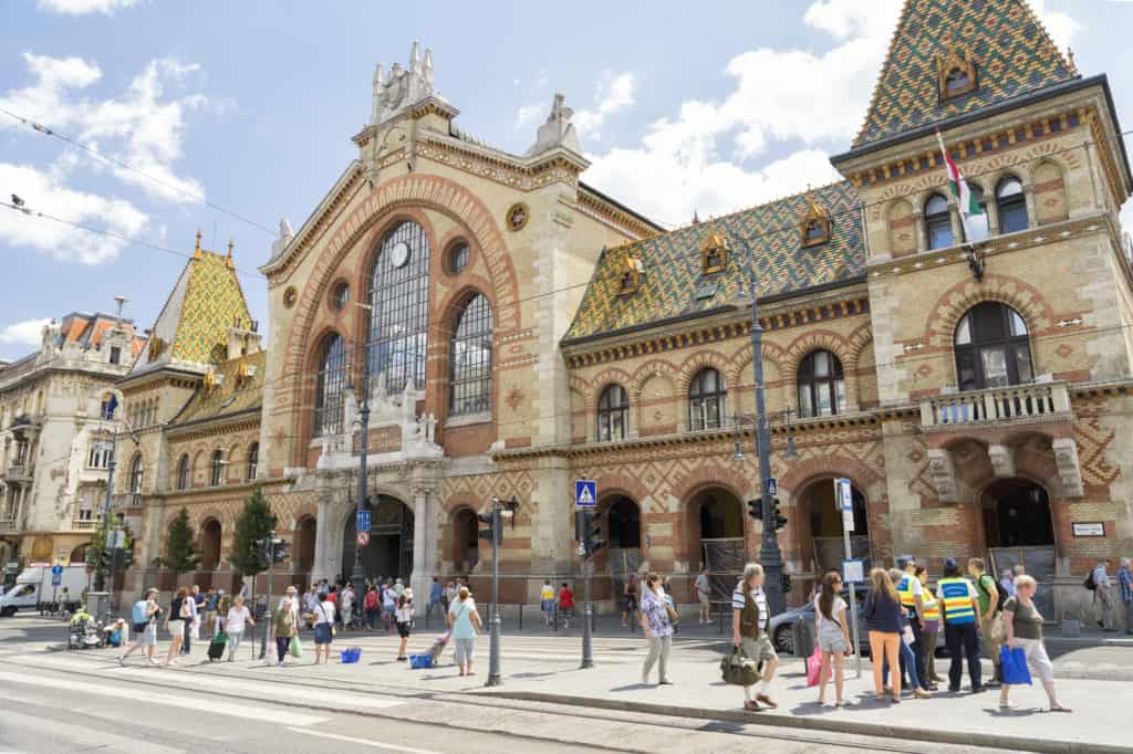 Voorzijde van de Grote Markthal in Boedapest, Hongarije