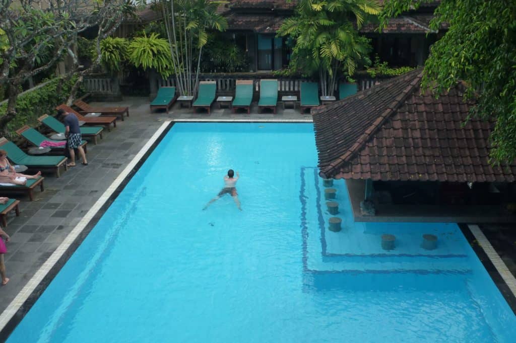 Zwembad van Puri Bambu Hotel in Jimbaran, Bali, Indonesië