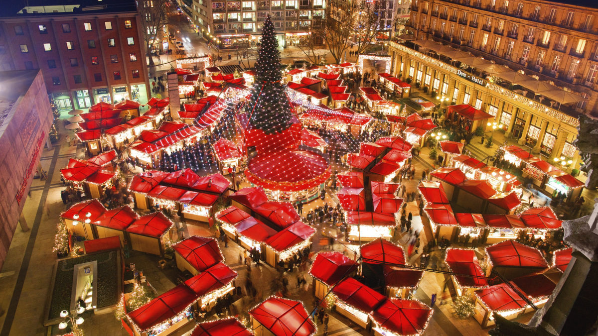bovenaanzicht kerstmarkt keulen duitsland