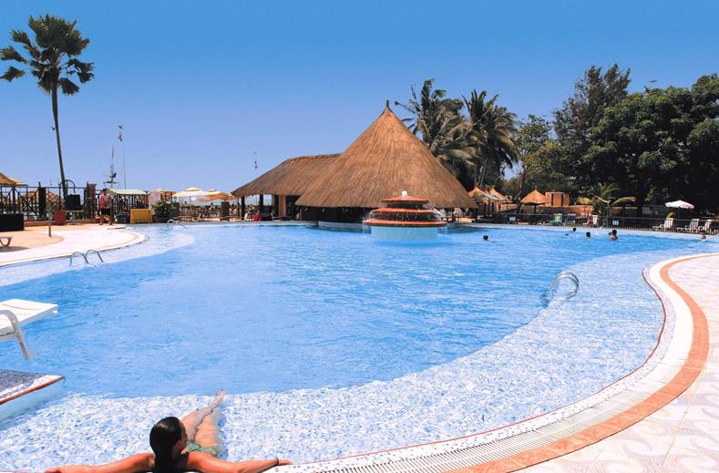 Zwembad van Senegambia Beach Hotel in Kololi, Western, Gambia