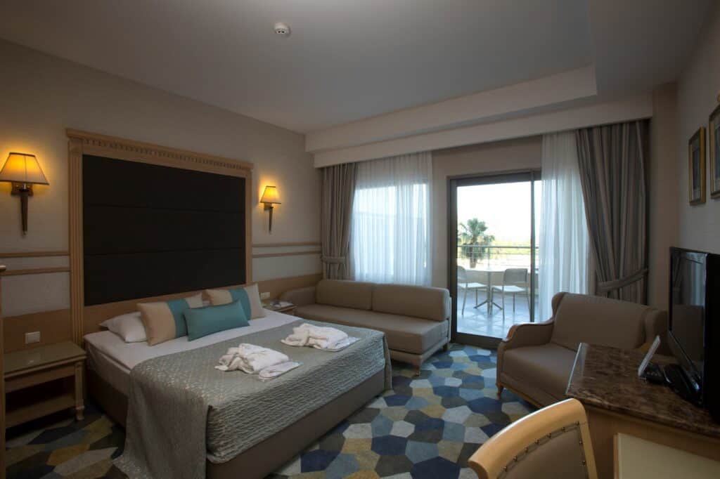 Hotelkamer van fame residence lara & spa in lara beach, turkse rivièra, turkije