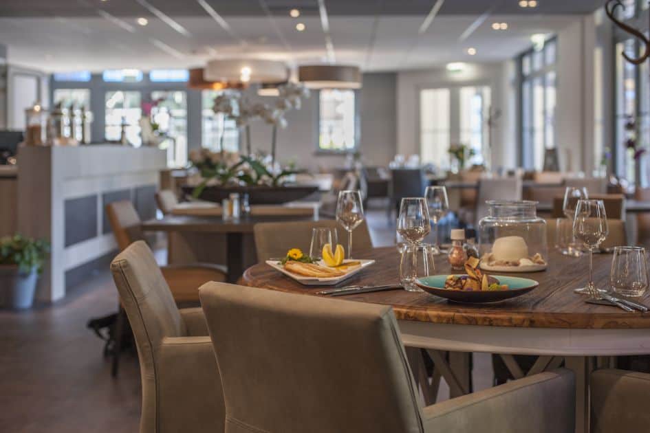 Restaurant van largo noordzee résidence dishoek in koudekerke, zeeland, nederland