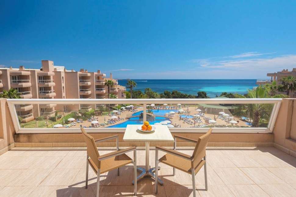 Uitzicht van Tropic Garden Hotel Apartments in Santa Eulalia del Río, Ibiza, Spanje