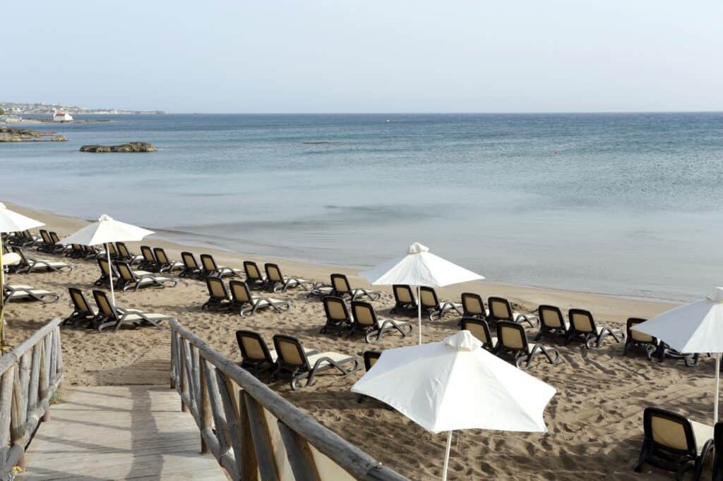 Strand bij Star Beach Village in Chersonissos, Kreta, Griekenland